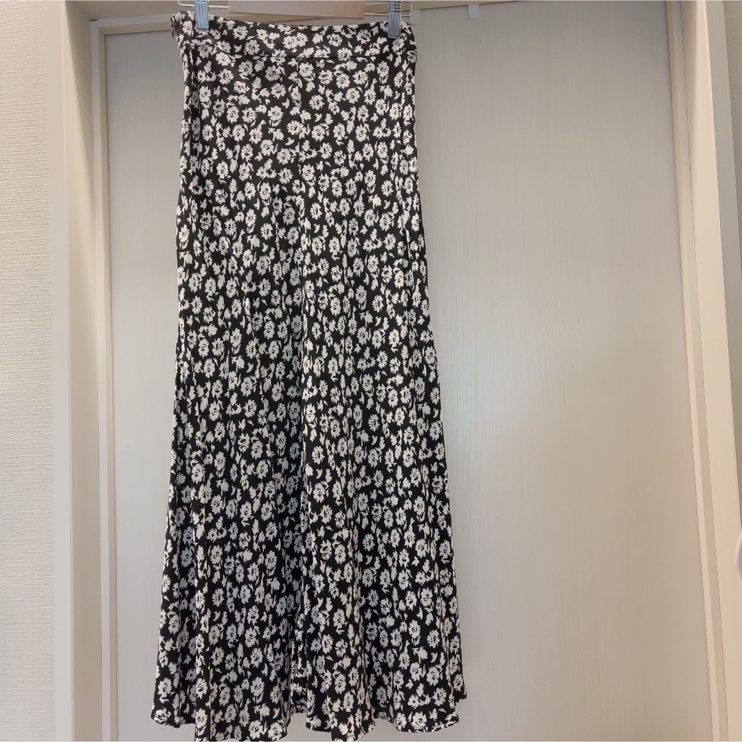 ZARA(ザラ)のZARA 花柄スカート レディースのスカート(ロングスカート)の商品写真