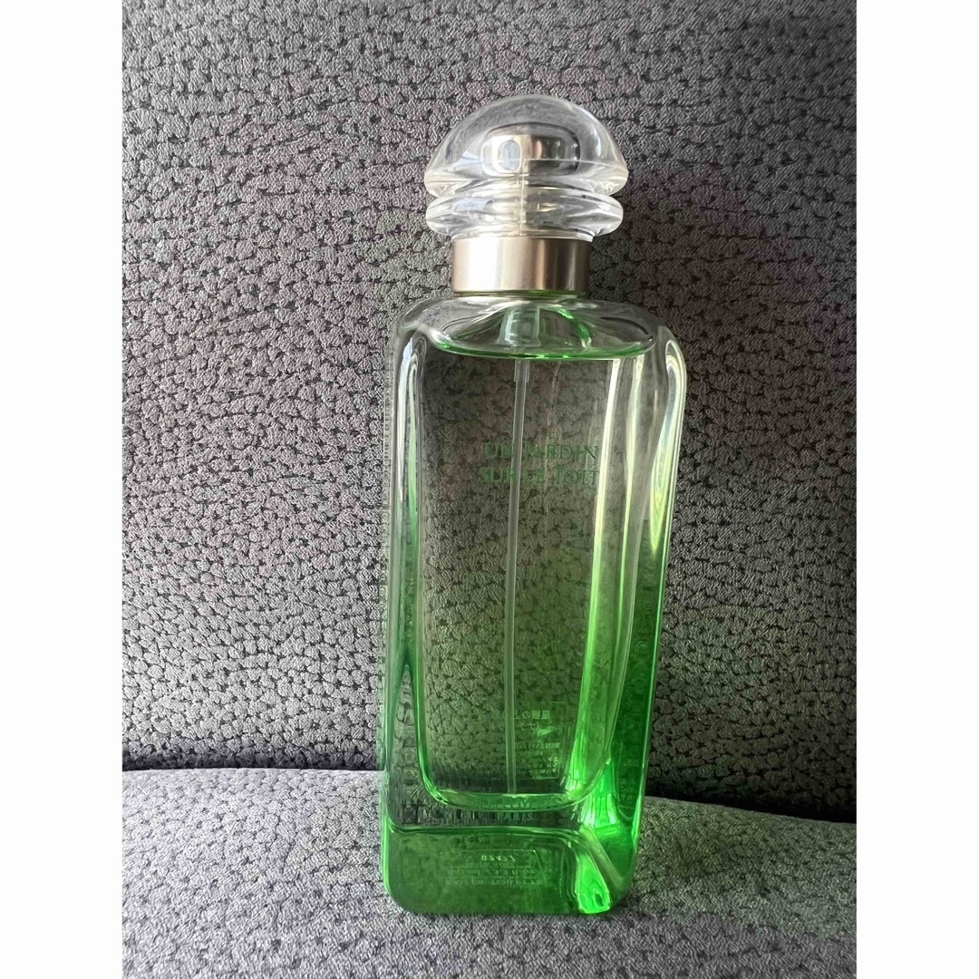 Hermes(エルメス)の値下げ　エルメス香水　屋根の上の庭　100ml コスメ/美容の香水(ユニセックス)の商品写真