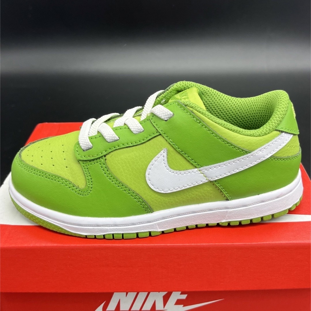 NIKE(ナイキ)のDunk Low ダンク　クロロフィル キッズ/ベビー/マタニティのキッズ靴/シューズ(15cm~)(スニーカー)の商品写真