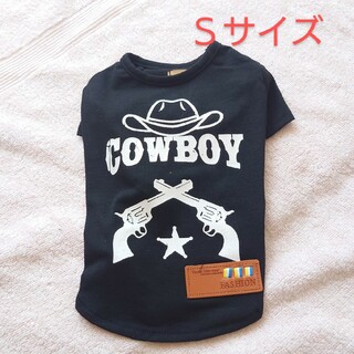 新品、タグ付き！犬の服　Ｔシャツ　ブラック　Ｓサイズ(犬)