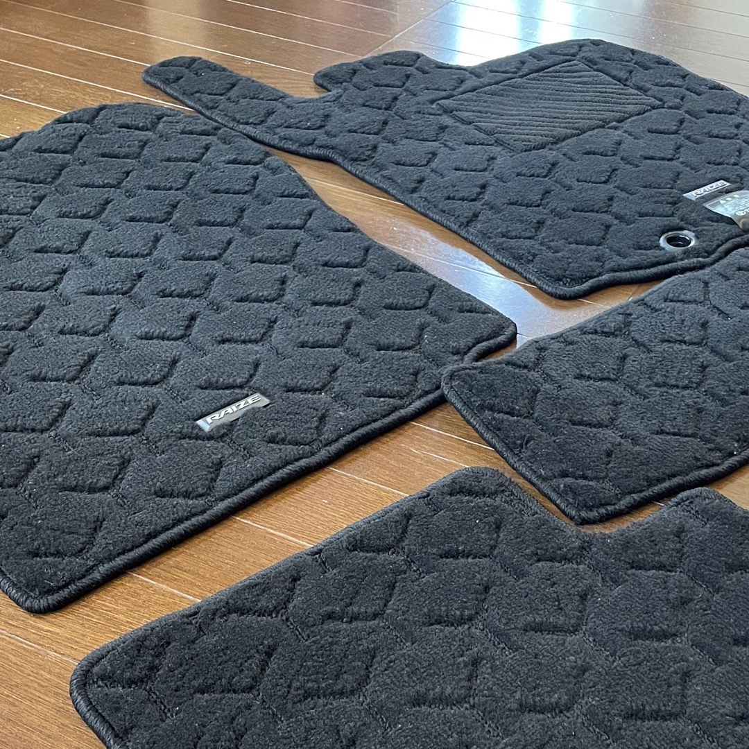 トヨタ - トヨタ純正 ライズ フロアマットの通販 by はっちん's トヨタ - トヨタ純正 ライズ フロアマットの通販 by はっちん's