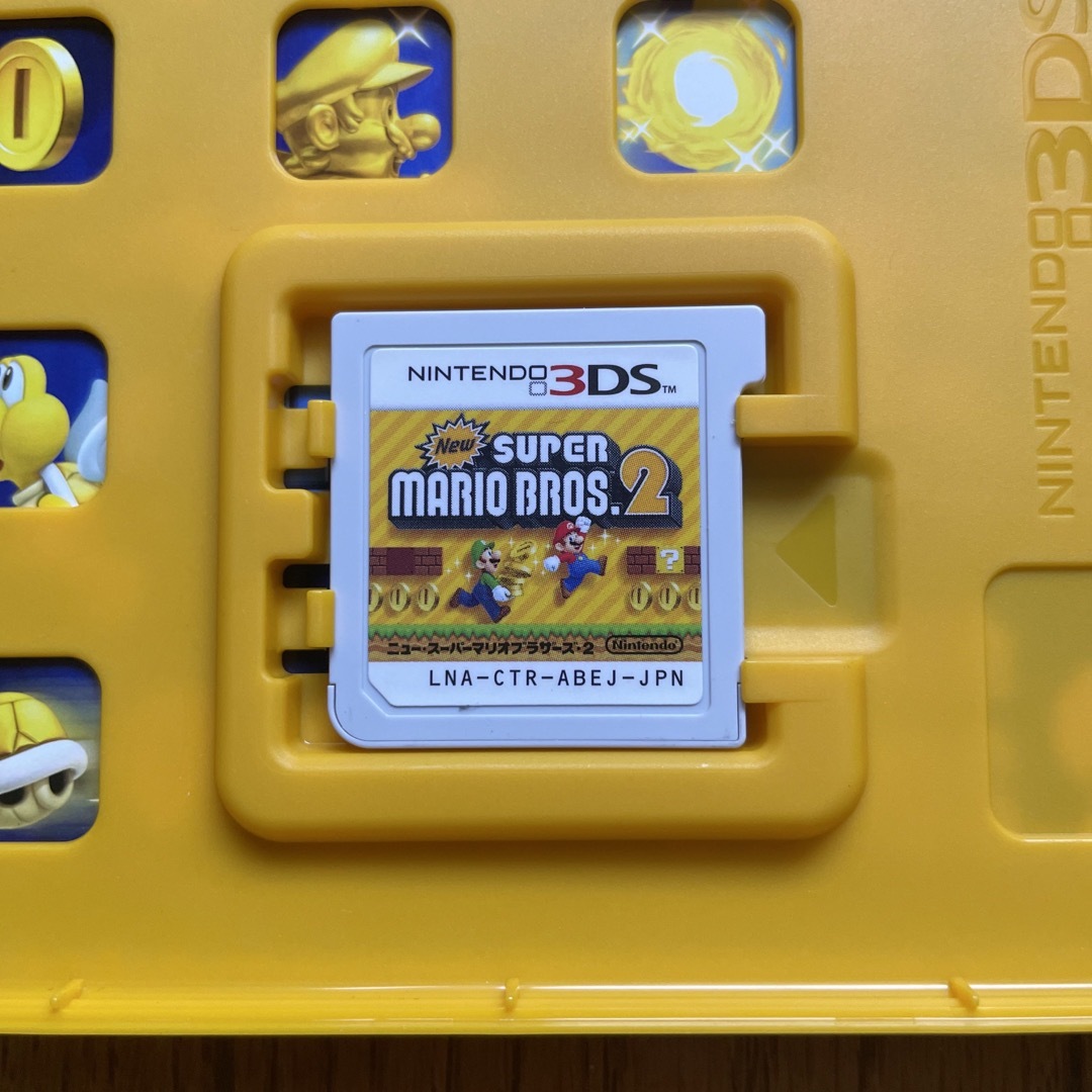 ニンテンドー3DS(ニンテンドー3DS)の【値下】【中古】New スーパーマリオブラザーズ2 3DS エンタメ/ホビーのゲームソフト/ゲーム機本体(携帯用ゲームソフト)の商品写真