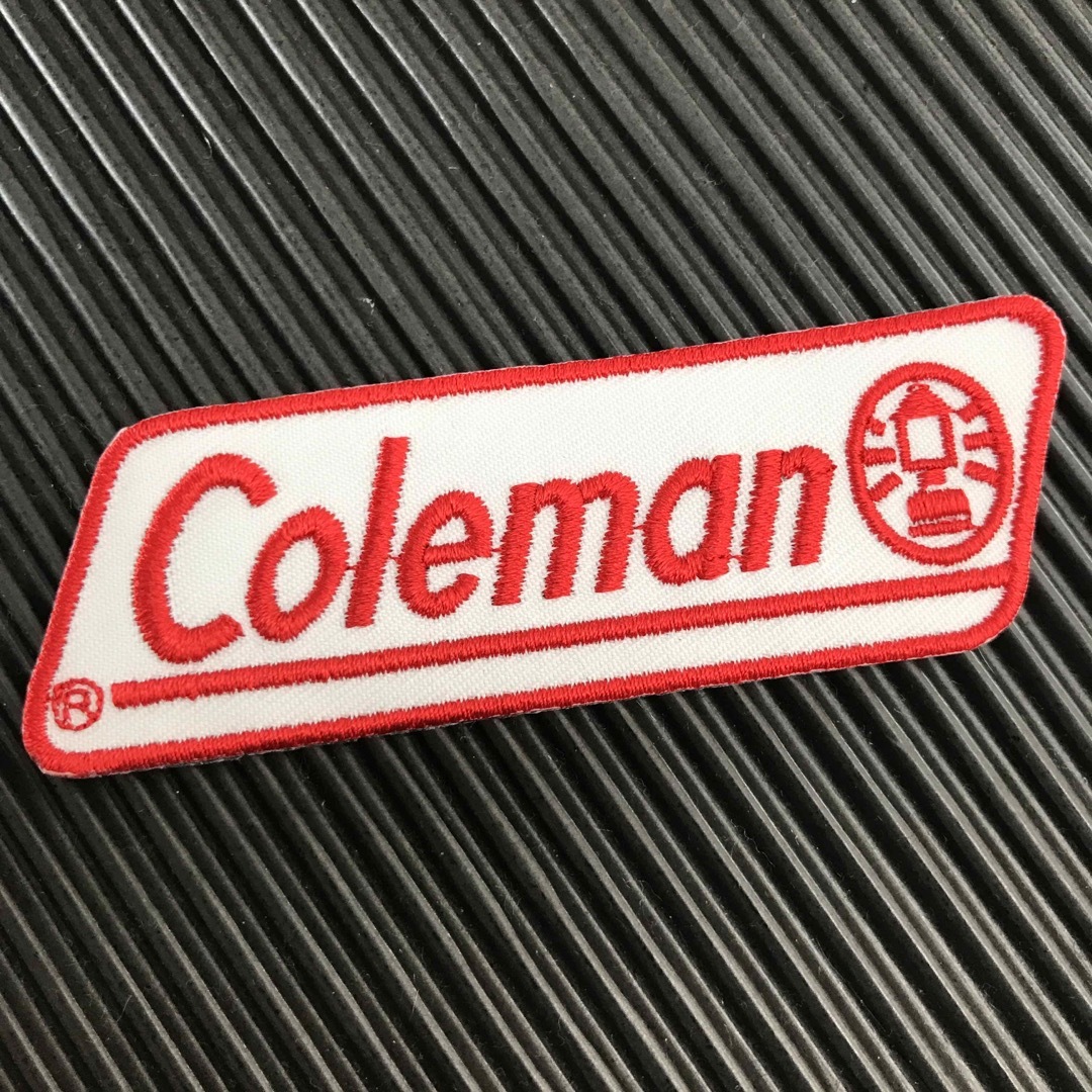 Coleman(コールマン)の白×赤 コールマン COLEMAN ロゴ アイロンワッペン パッチ-F スポーツ/アウトドアのアウトドア(その他)の商品写真