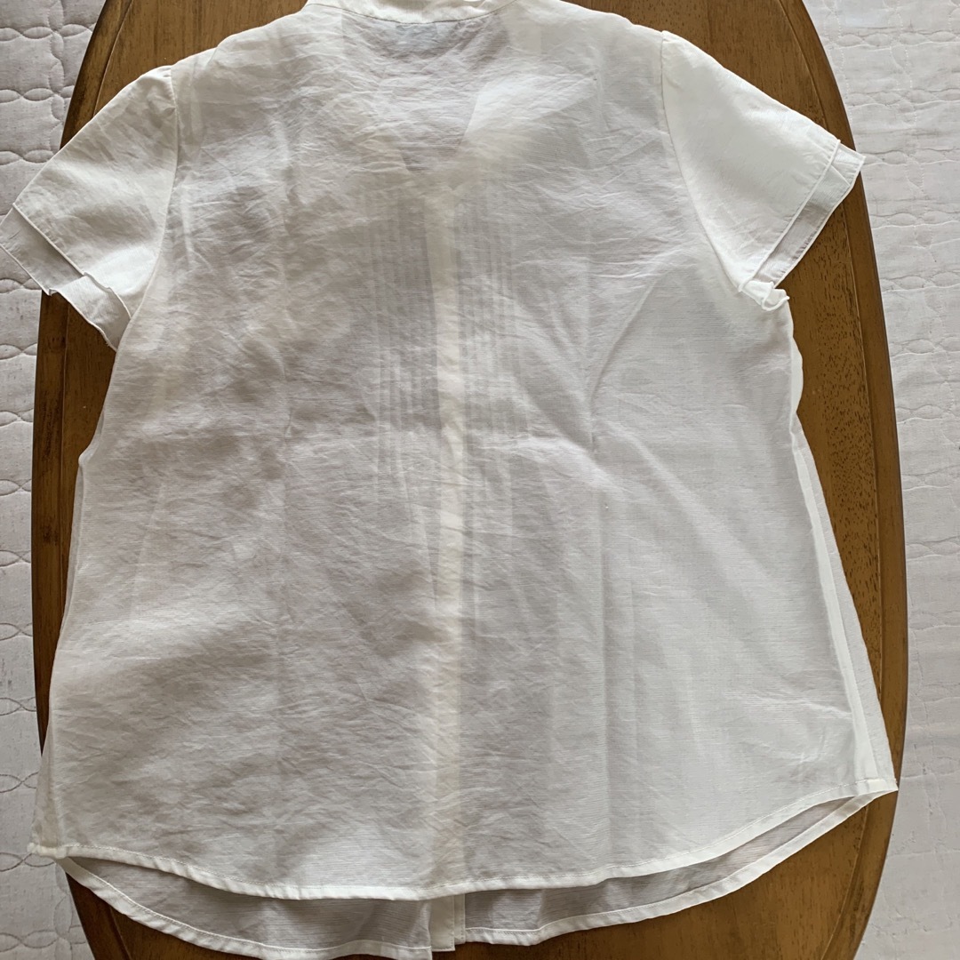 しまむら(シマムラ)の白の半袖ブラウス レディースのトップス(シャツ/ブラウス(半袖/袖なし))の商品写真