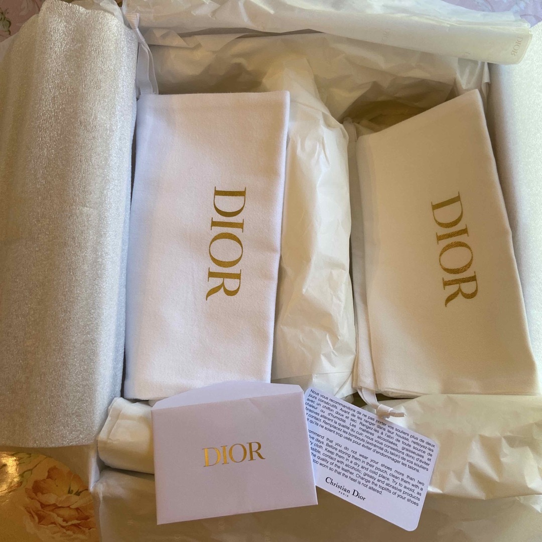 Dior(ディオール)のDior シューズBOX🩷ラッピング🩷巾着２枚シューズケース🩷スターチャーム付き レディースの靴/シューズ(サンダル)の商品写真