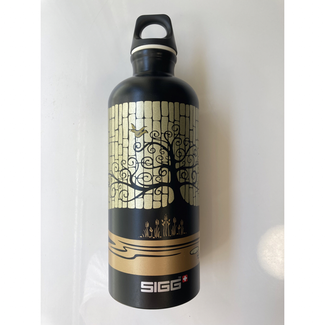 SIGG(シグ)の新品未使用品お値下げSIGG  アルミボトル スイス製 トラベラー0.6L  キッズ/ベビー/マタニティの授乳/お食事用品(水筒)の商品写真