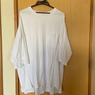 ジーユー(GU)のGU 美品　ビックサイズ　白　XL(Tシャツ/カットソー(半袖/袖なし))