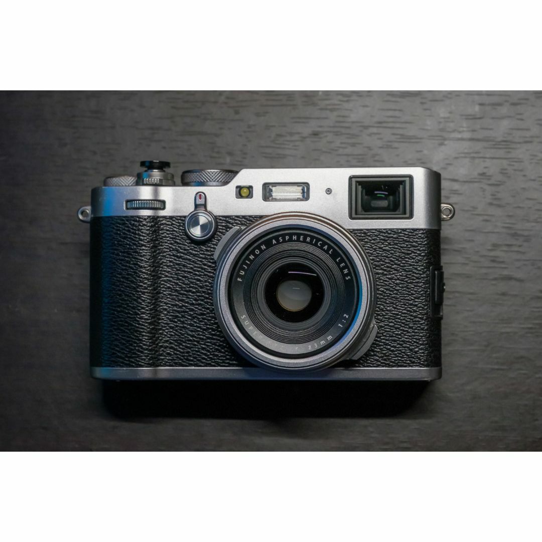 富士フイルム(フジフイルム)のFUJIFILM X100F 富士フィルム シルバー スマホ/家電/カメラのカメラ(コンパクトデジタルカメラ)の商品写真