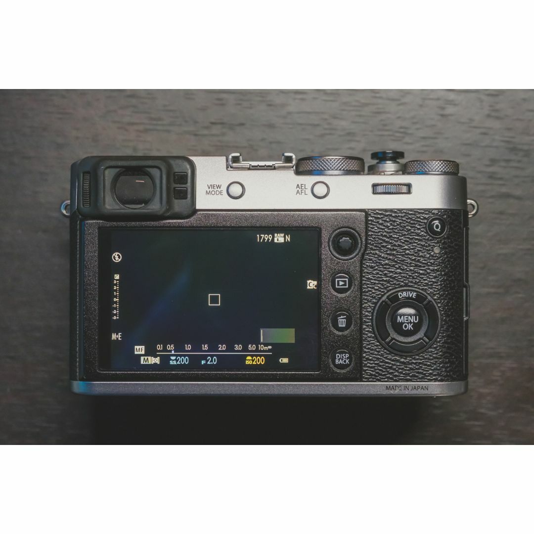 富士フイルム(フジフイルム)のFUJIFILM X100F 富士フィルム シルバー スマホ/家電/カメラのカメラ(コンパクトデジタルカメラ)の商品写真