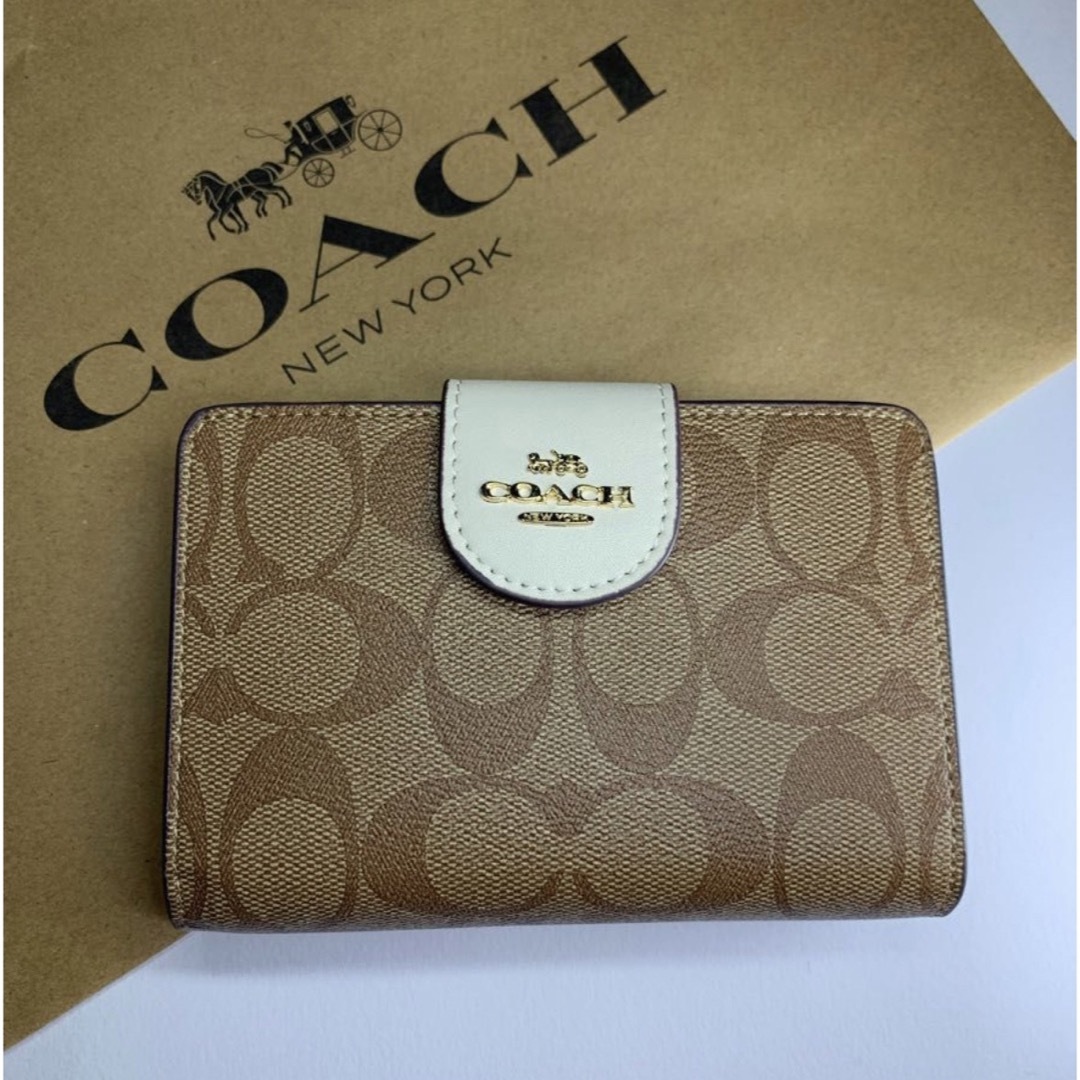新品 未使用 コーチベージュシグネチャーホワイトミディアム二つ折り