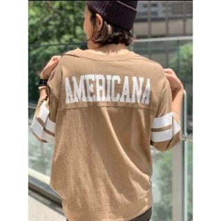 ドゥーズィエムクラス(DEUXIEME CLASSE)のAMERICANA ボーイフレンド フットボールTシャツ_キャメル(Tシャツ(長袖/七分))