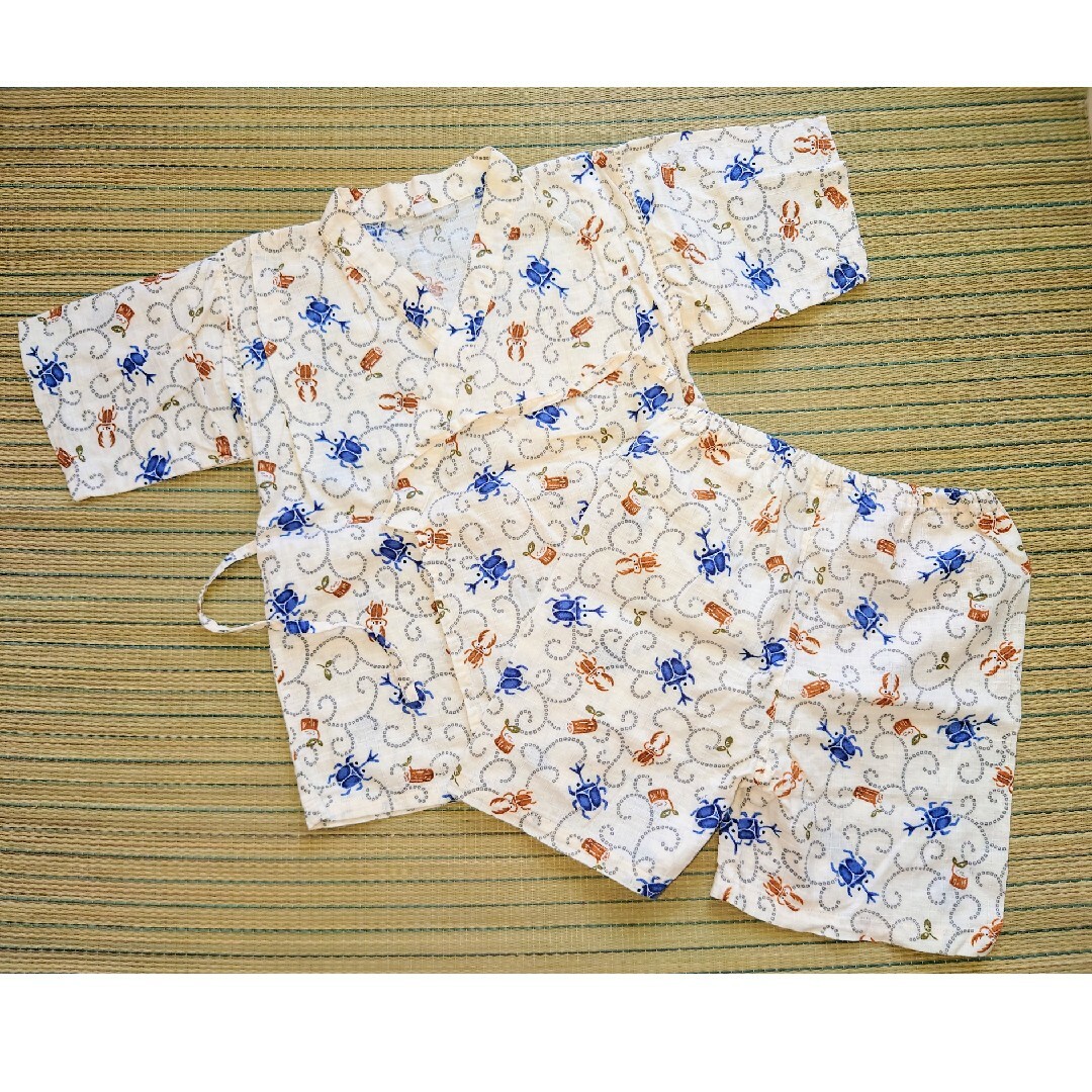 西松屋(ニシマツヤ)の☆りんご様専用☆　男児　甚平　120  昆虫柄 キッズ/ベビー/マタニティのキッズ服男の子用(90cm~)(甚平/浴衣)の商品写真