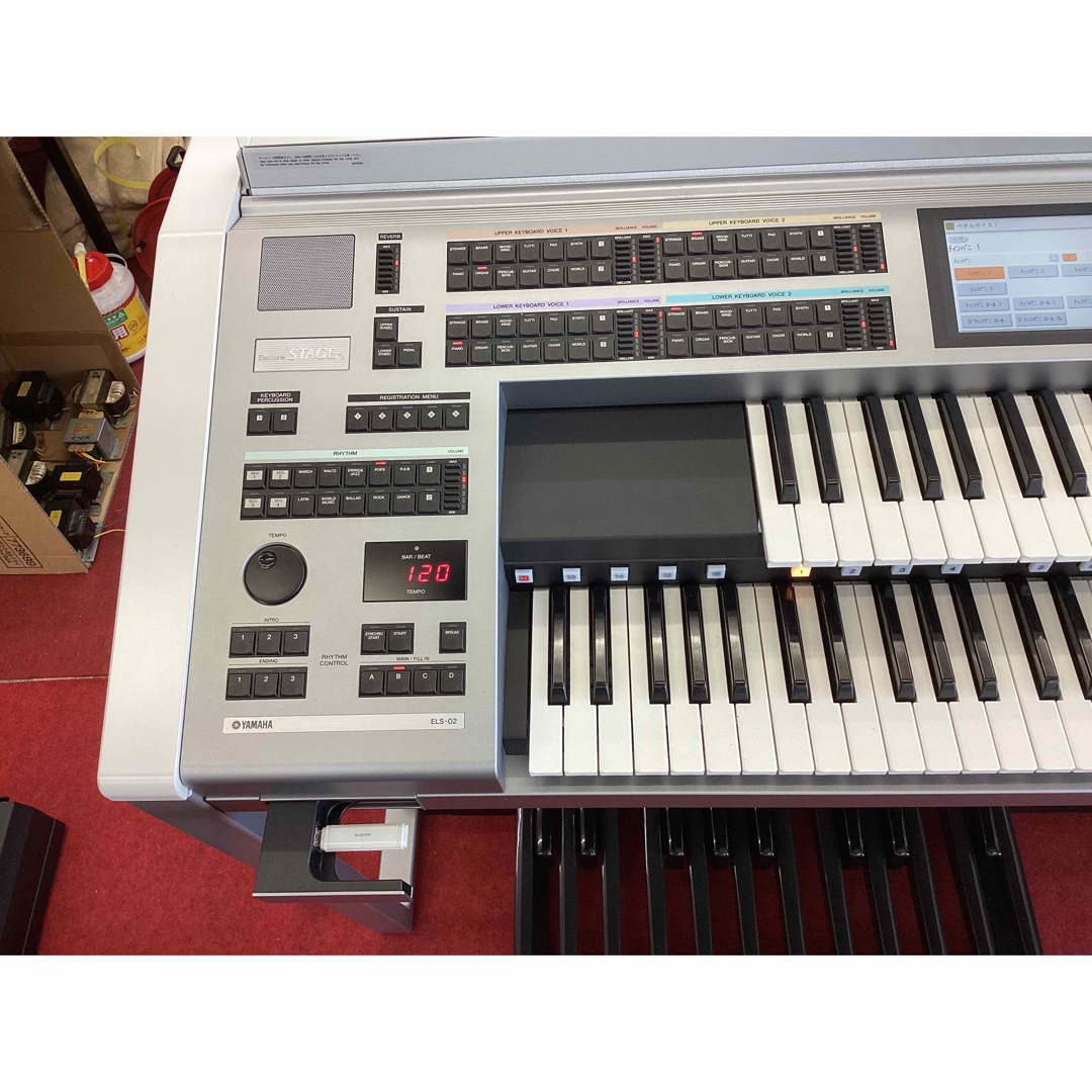 エレクトーン02新しい17年製箱から出して5年経過しているだけ!と言える位良好