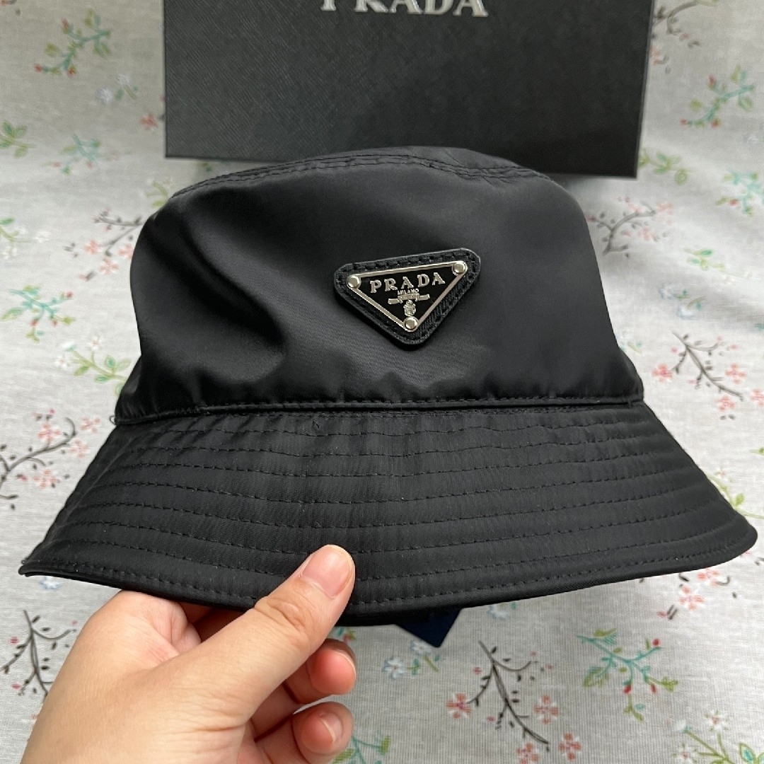 新品未使用品PRADAプラダ帽子 ナイロンベースボールキャップノベルティみ キャップ