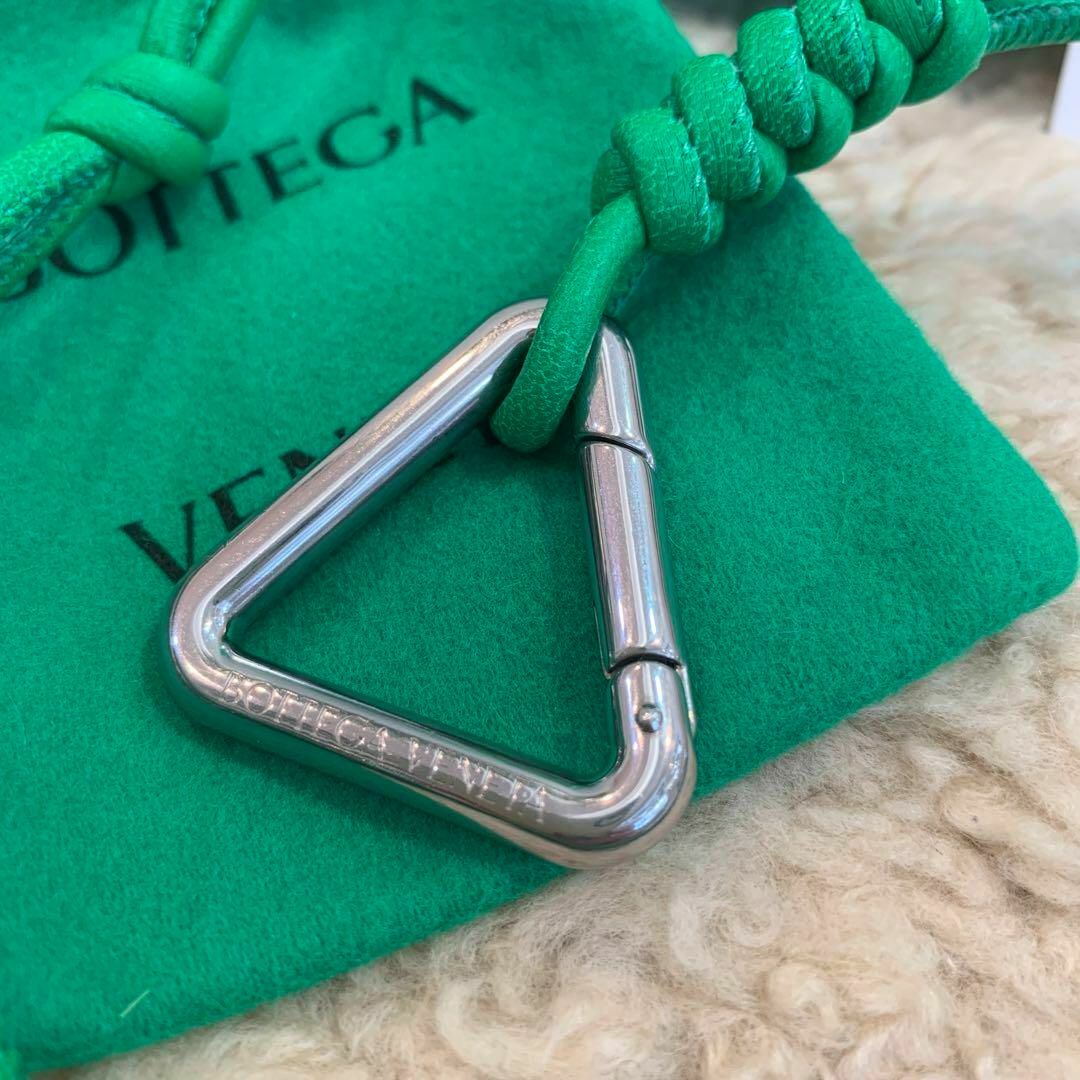 ☆未使用品☆BOTTEGA VENETA ネックストラップ トライアングル金具 ☆未使用品☆BOTTEGA VENETA ネックストラップ トライアングル金具