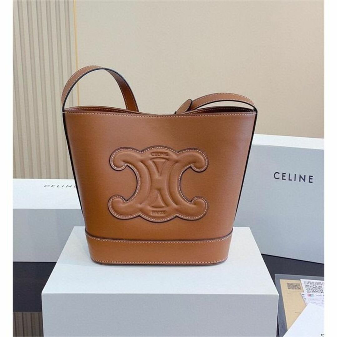 CELINE】 スモール バケット キュイルトリオンフ Bag - 帽子 CELINE】 スモール バケット キュイルトリオンフ Bag - 帽子
