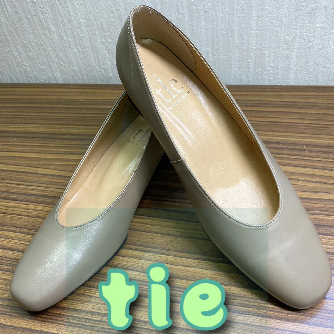 靴 ☆tie ☆ パンプス 24cmEEE グレーベージュ レディースの靴/シューズ(ハイヒール/パンプス)の商品写真