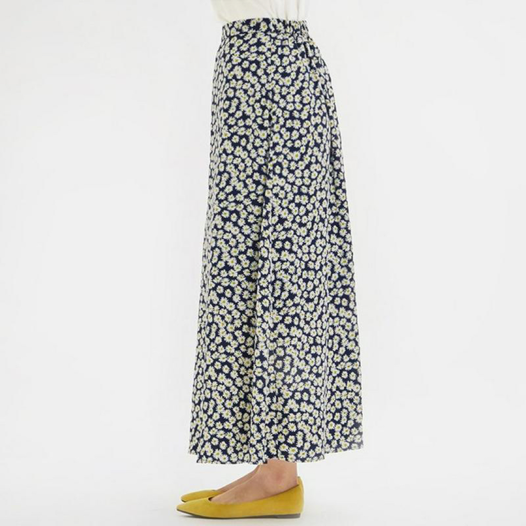 GU(ジーユー)のGU デイジーフレアロングスカート　花柄　サマーワンピ レディースのスカート(ロングスカート)の商品写真