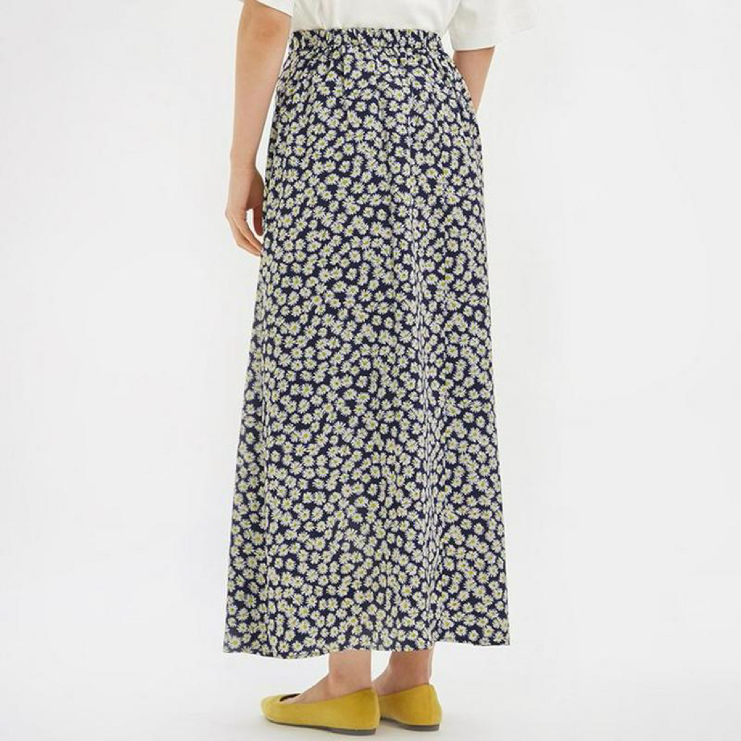 GU(ジーユー)のGU デイジーフレアロングスカート　花柄　サマーワンピ レディースのスカート(ロングスカート)の商品写真