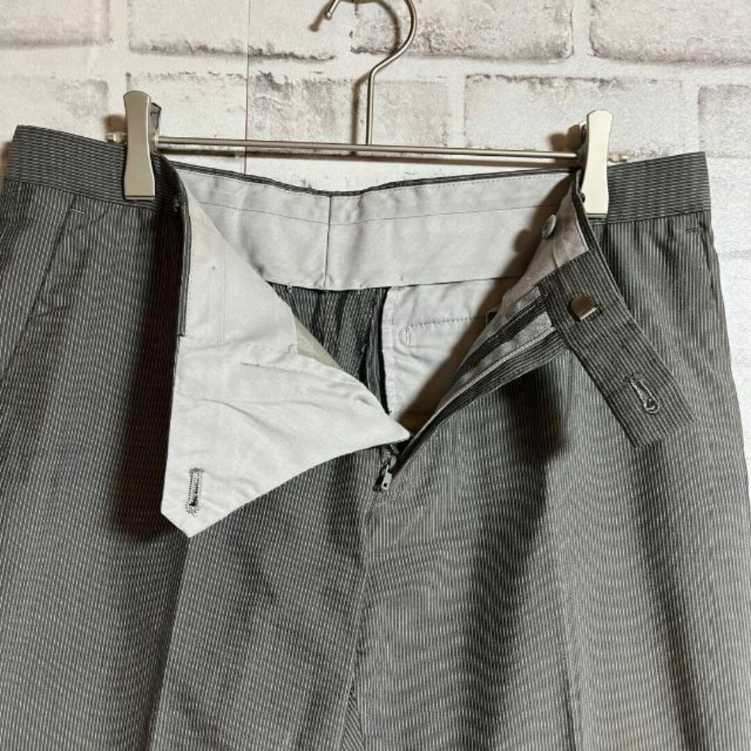 Calvin Klein(カルバンクライン)の【人気定番】カルバンクライン⭐︎ストライプスラックス　グレー　w31(79cm) メンズのパンツ(スラックス)の商品写真