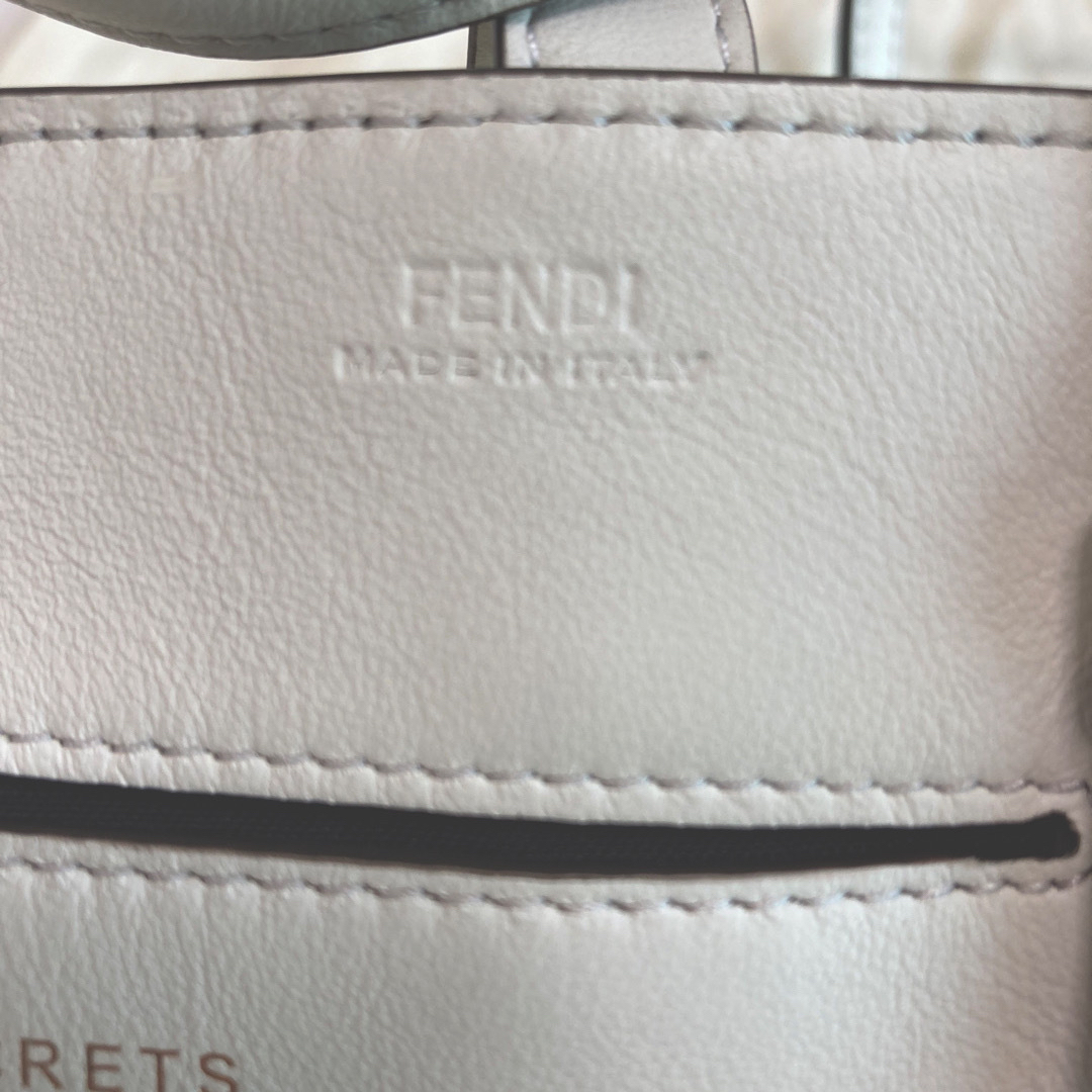 ◇大人気◇フェンディ　FENDI  スマホケース　スマホショルダーおしゃれショルダー