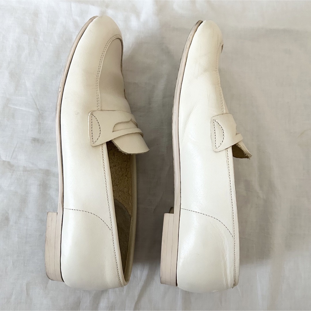 nest Robe(ネストローブ)の【 shoe & sewn 】白ローファー レディースの靴/シューズ(ローファー/革靴)の商品写真