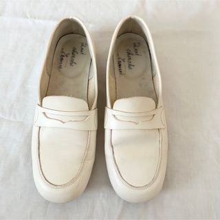 ネストローブ(nest Robe)の【 shoe & sewn 】白ローファー(ローファー/革靴)