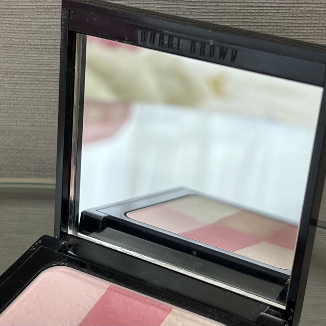 BOBBI BROWN(ボビイブラウン)のボビイブラウン ブライトニング ブリック 05 パステルピンク フェイスパウダー コスメ/美容のベースメイク/化粧品(チーク)の商品写真