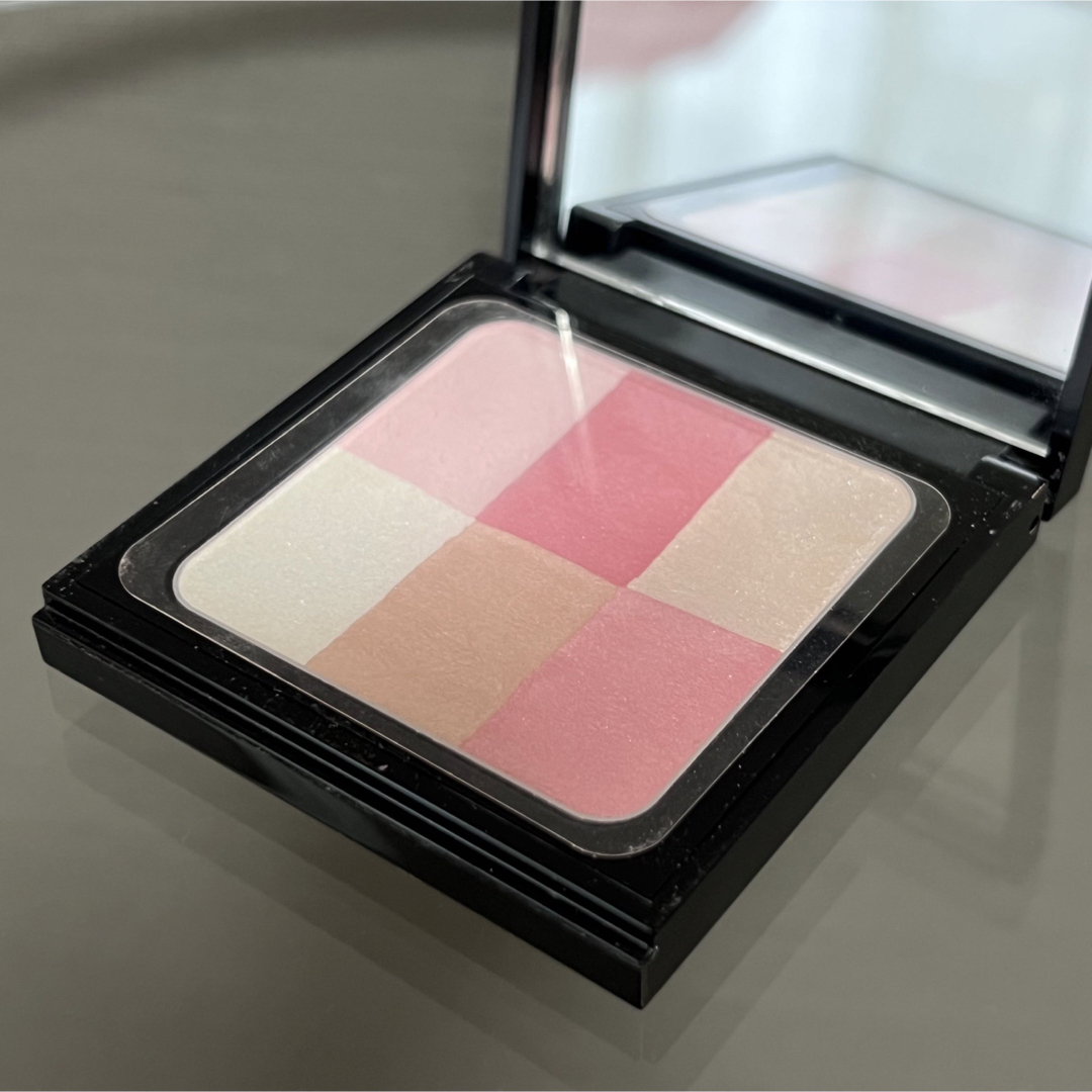 BOBBI BROWN(ボビイブラウン)のボビイブラウン ブライトニング ブリック 05 パステルピンク フェイスパウダー コスメ/美容のベースメイク/化粧品(チーク)の商品写真