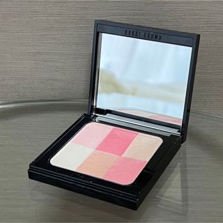 ボビイブラウン(BOBBI BROWN)のボビイブラウン ブライトニング ブリック 05 パステルピンク フェイスパウダー(チーク)