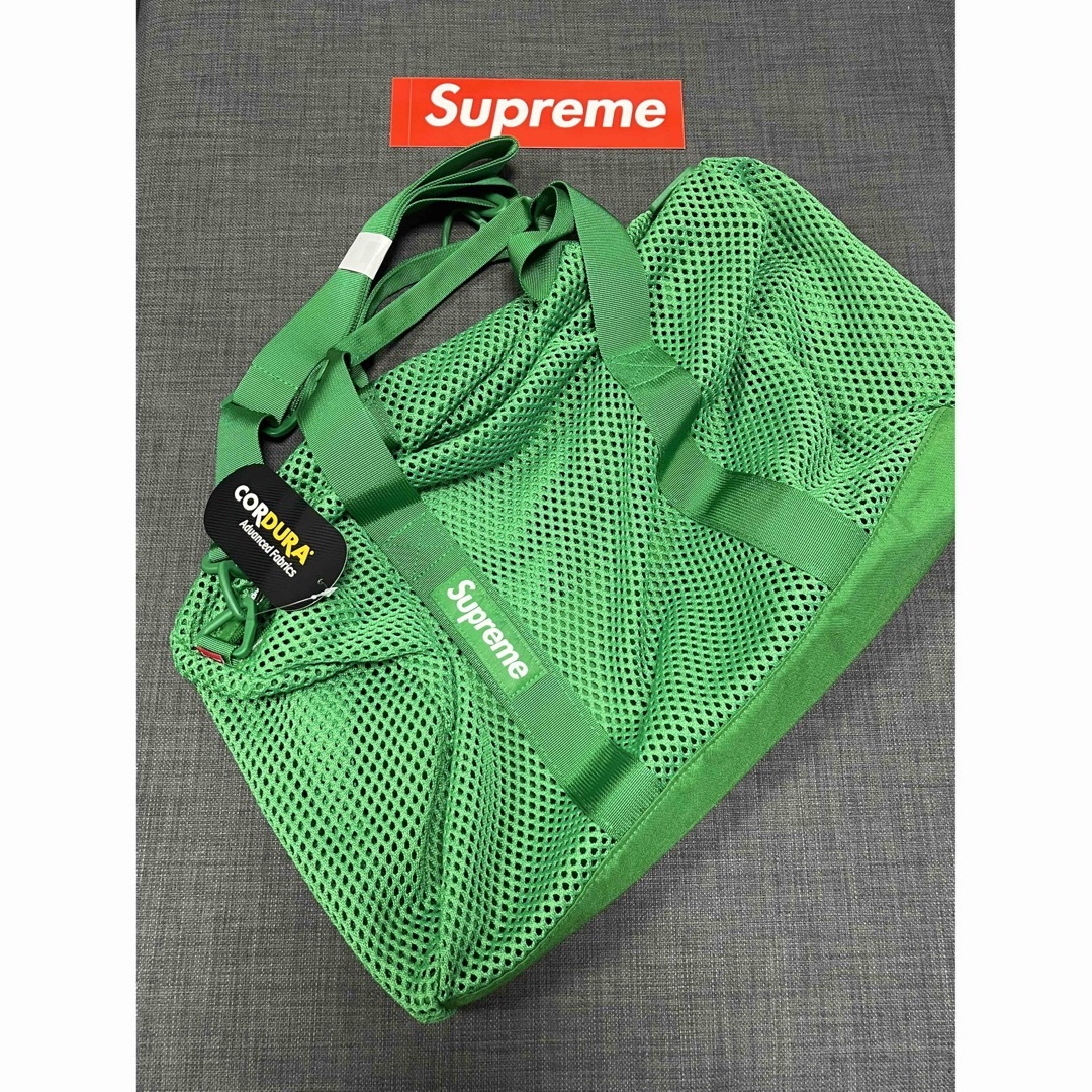 Supreme(シュプリーム)の緑 Supreme Mesh Duffle Bag Black 23SS 新品 メンズのバッグ(ボストンバッグ)の商品写真