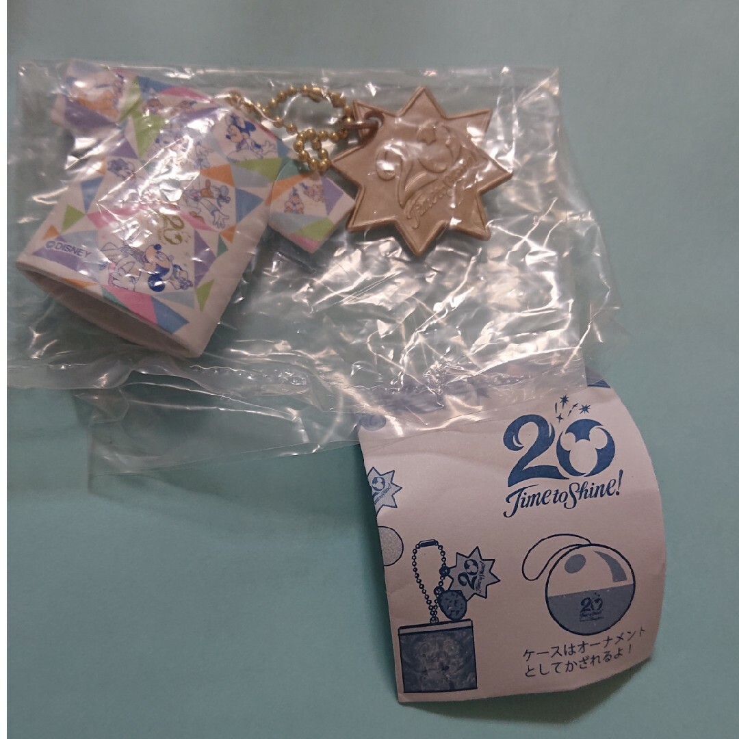 ディズニー 20周年 カプセルトイ Tシャツ ガチャ エンタメ/ホビーのおもちゃ/ぬいぐるみ(キャラクターグッズ)の商品写真