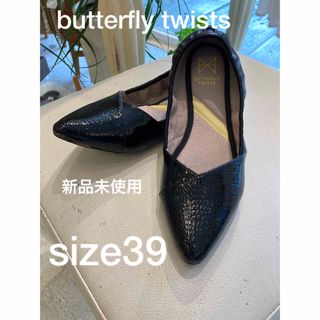 バタフライツイスト(BUTTERFLY TWISTS)の折りたたみパンプス　IVY_BLKCROC アイビーブラック・クロコ　サイズ39(ハイヒール/パンプス)