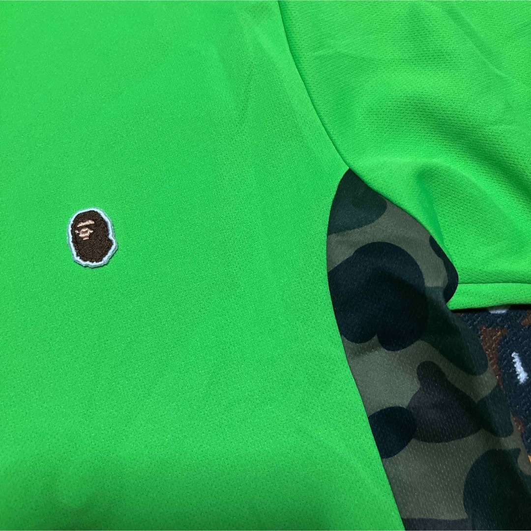 A BATHING APE(アベイシングエイプ)のAPE BAPE  KAWS 1st CAMO 迷彩　ポロシャツ　tシャツ　M メンズのトップス(ポロシャツ)の商品写真