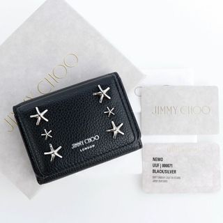 ジミーチュウ(JIMMY CHOO)のジミーチュウ 三つ折り財布 ミニ財布 スタッズ ブラック レザー 本革 ネモ 黒(財布)