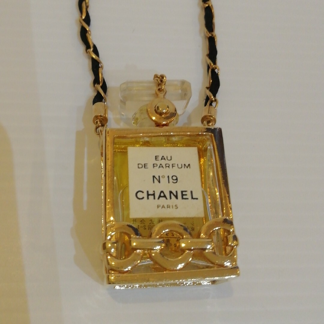 CHANEL シャネル No.19 香水 ネックレス 香水瓶 ペンダント 19番