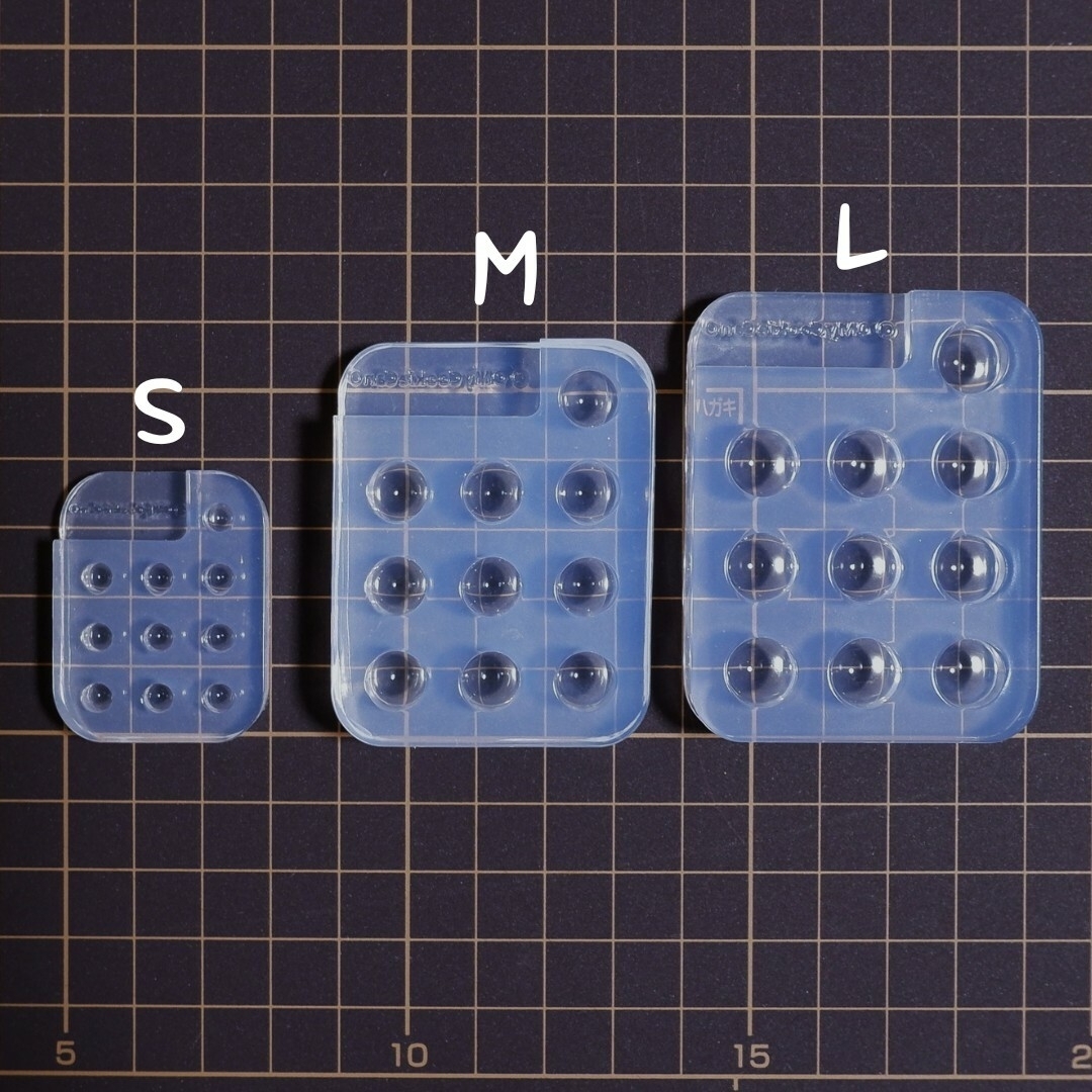 シリコンモールド c12 立体カプセル Mサイズ 薬 ドラッグ おくすり ハンドメイドの素材/材料(各種パーツ)の商品写真