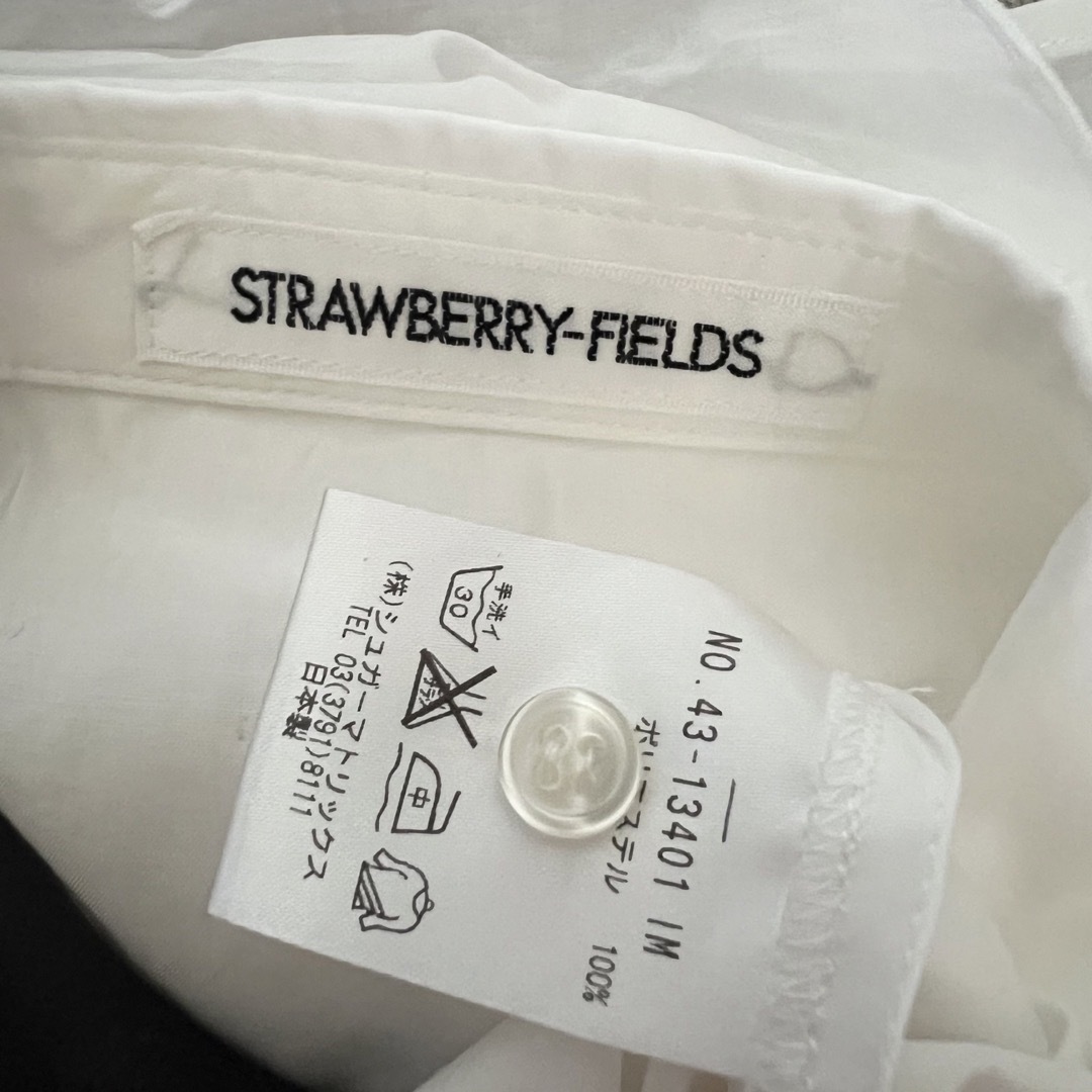 STRAWBERRY-FIELDS(ストロベリーフィールズ)のストロベリー♡デザインシャツ レディースのトップス(シャツ/ブラウス(半袖/袖なし))の商品写真