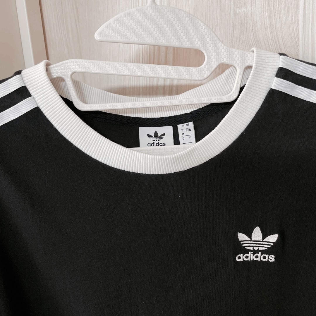 adidas(アディダス)のadidasライン Tシャツ ブラック レディース M レディースのトップス(Tシャツ(半袖/袖なし))の商品写真