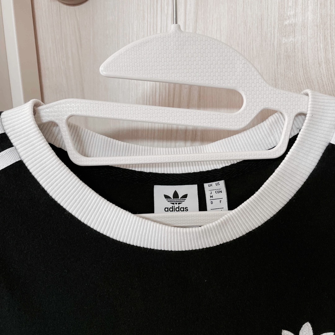 adidas(アディダス)のadidasライン Tシャツ ブラック レディース M レディースのトップス(Tシャツ(半袖/袖なし))の商品写真