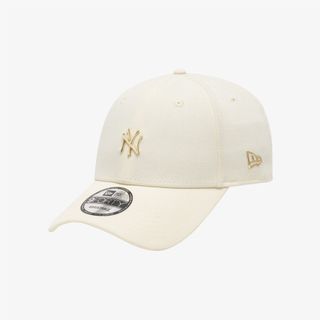 ニューエラー(NEW ERA)のニューエラ　ゴールドミニメタル　キャップ　アイボリー　ホワイト　9forty(キャップ)