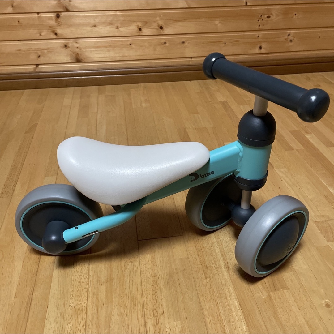 ides(アイデス)の美品 ides d-bike mini ミントブルー 淡水色 キッズ/ベビー/マタニティの外出/移動用品(三輪車)の商品写真