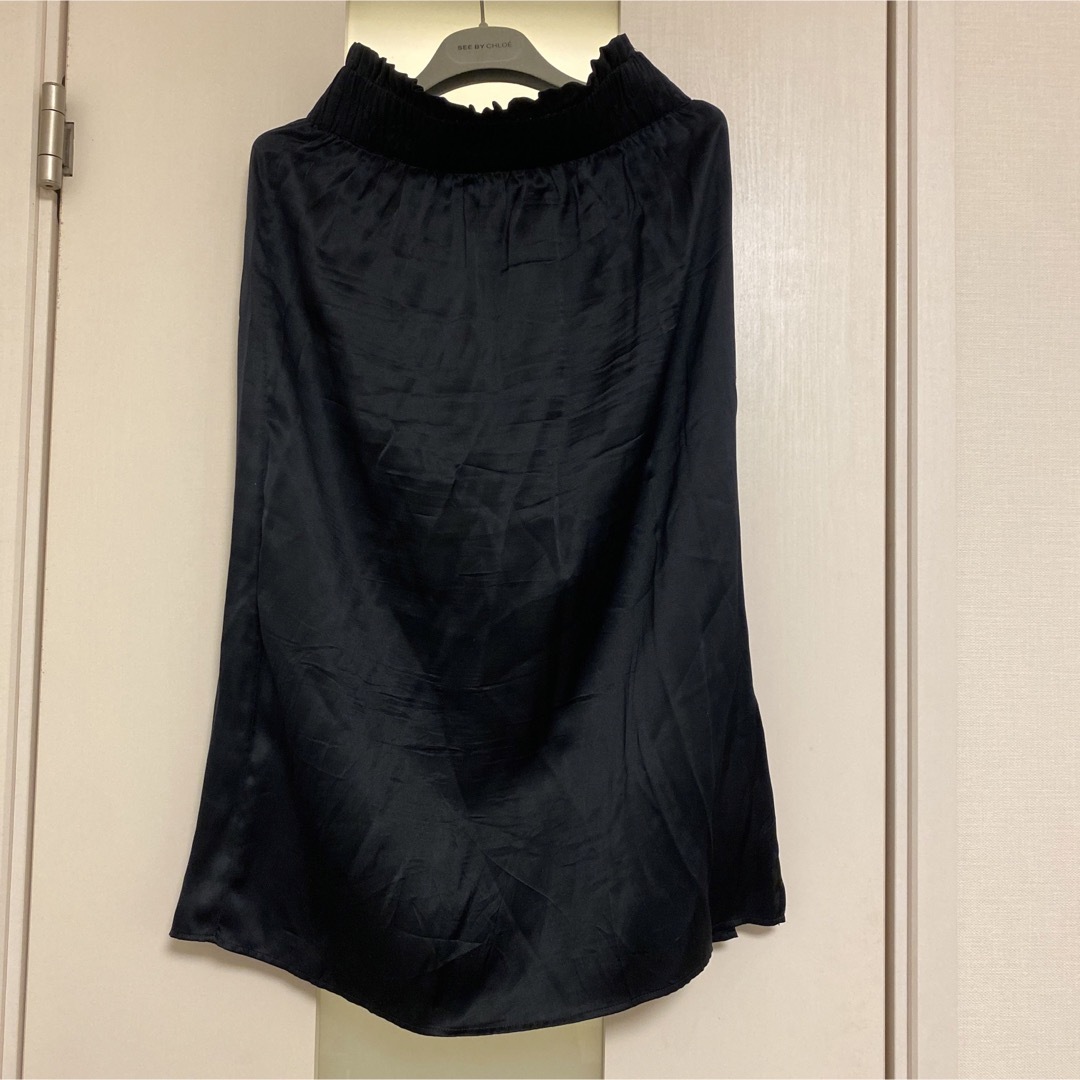 COS(コス)のCOS シルクサテンスカート レディースのスカート(ひざ丈スカート)の商品写真