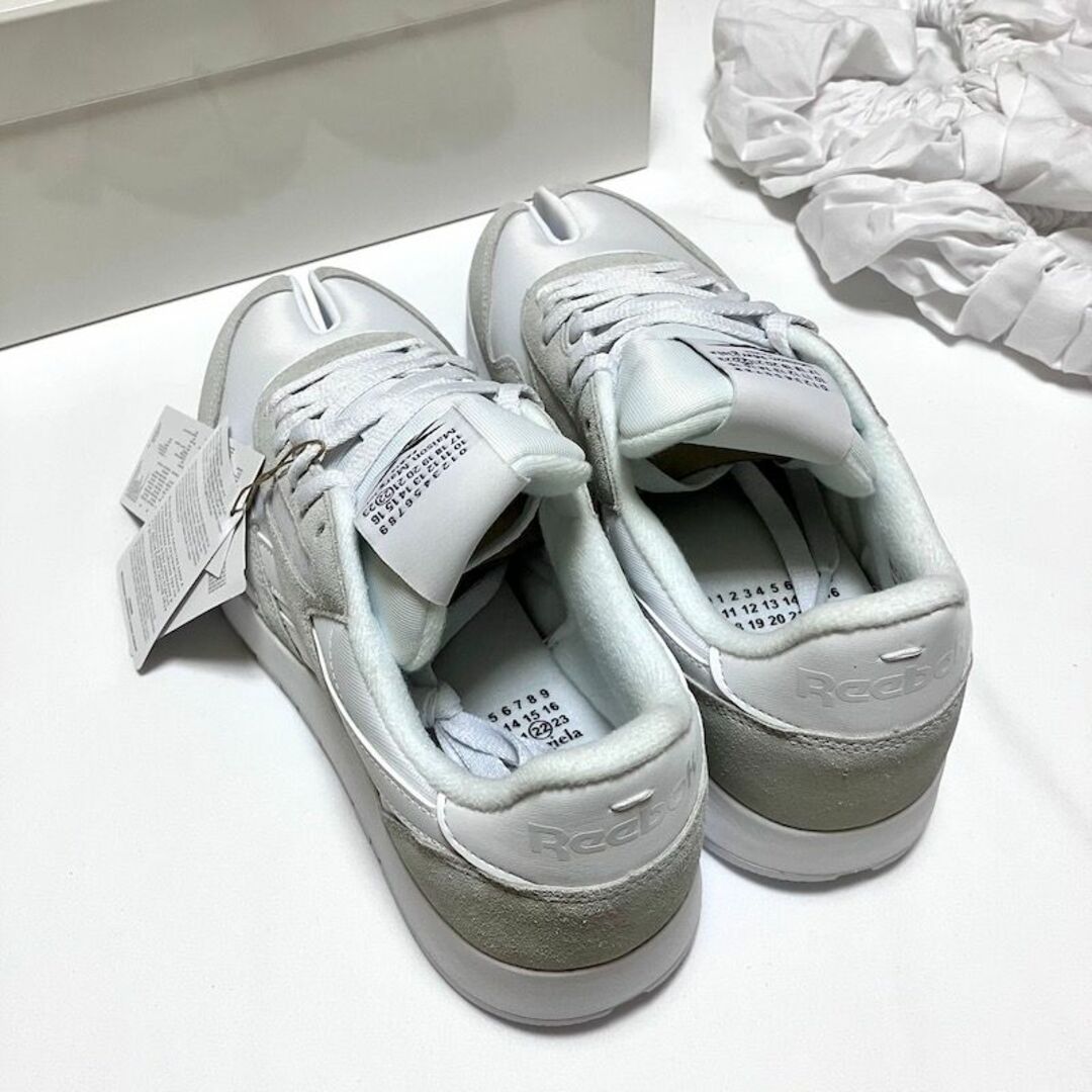 Maison Martin Margiela(マルタンマルジェラ)の新品 US9 EU42 マルジェラ リーボック タビスニーカー 白 4892 メンズの靴/シューズ(スニーカー)の商品写真