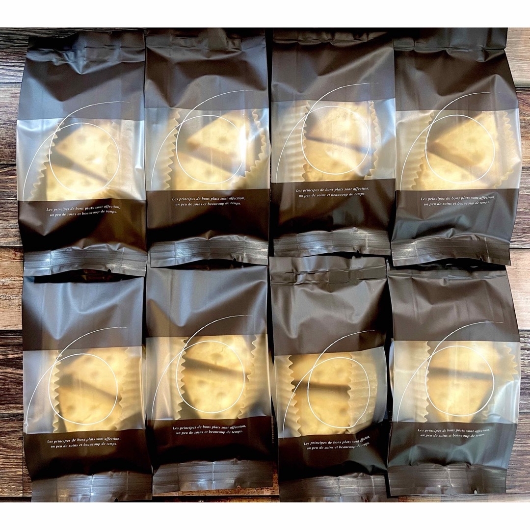 パルミジャーノレッジャーノのショートブレッド　焼き菓子　クッキー　チーズ 食品/飲料/酒の食品(菓子/デザート)の商品写真