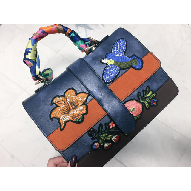 刺繍 ワッペン ショルダーバッグ レディースのバッグ(ハンドバッグ)の商品写真