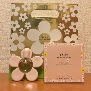 マークジェイコブス(MARC JACOBS)のマークジェイコブス デイジーオーソーフレッシュオードトワレ 20ml(香水(女性用))