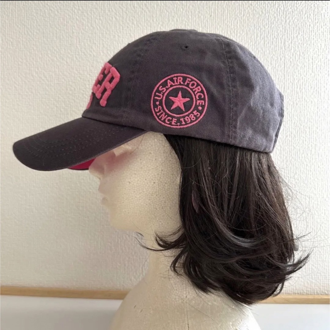 NB76    レディース　キャップ　チャコールグレー×ピンク レディースの帽子(キャップ)の商品写真