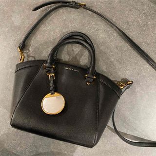 チャールズアンドキース(Charles and Keith)のチャールズアンドキース　合皮　ショルダーバッグ　ブラック(ショルダーバッグ)