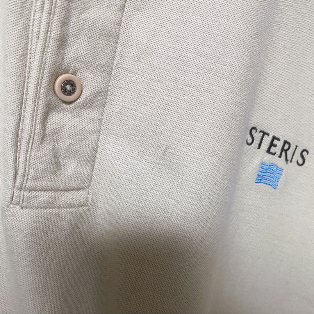 ポロシャツ　ベージュ　半袖　STERIS　USA古着　企業　ロゴ　ワンポイント メンズのトップス(ポロシャツ)の商品写真